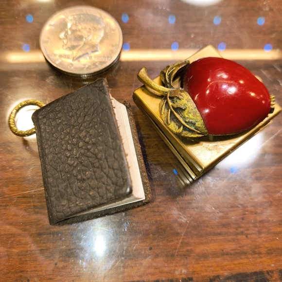 Luxurious Red and Gold Vintage Apple Decorative Box - With Mini Handmade Book - Picture 5 of 5